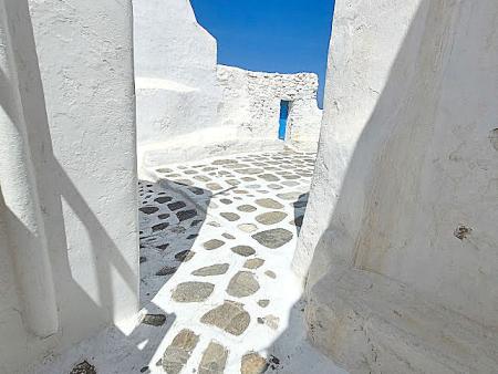 Branda Bell Mykonos Alley