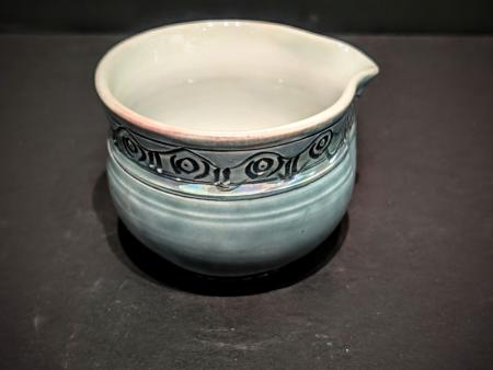 McKinnell - Opalescent Pot