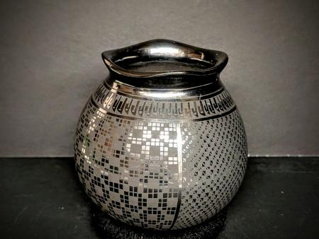 Martinez, Vivian - Black Vase