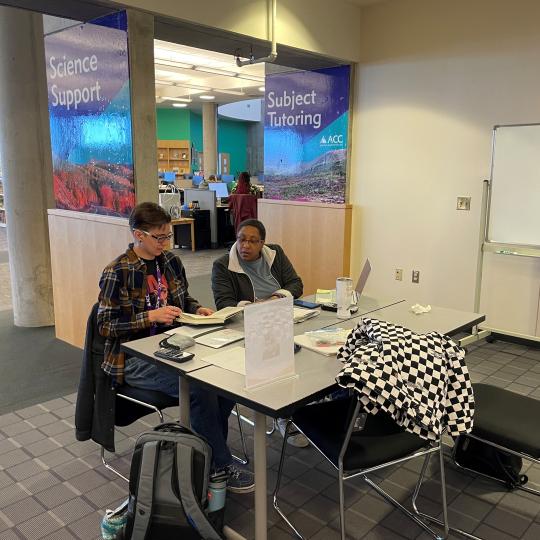 ACC Peer Academic Mentor Program mentor with student in the Tutoring & Learning Resources Center at the Littleton Campus
