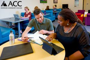 ACC students in writing center